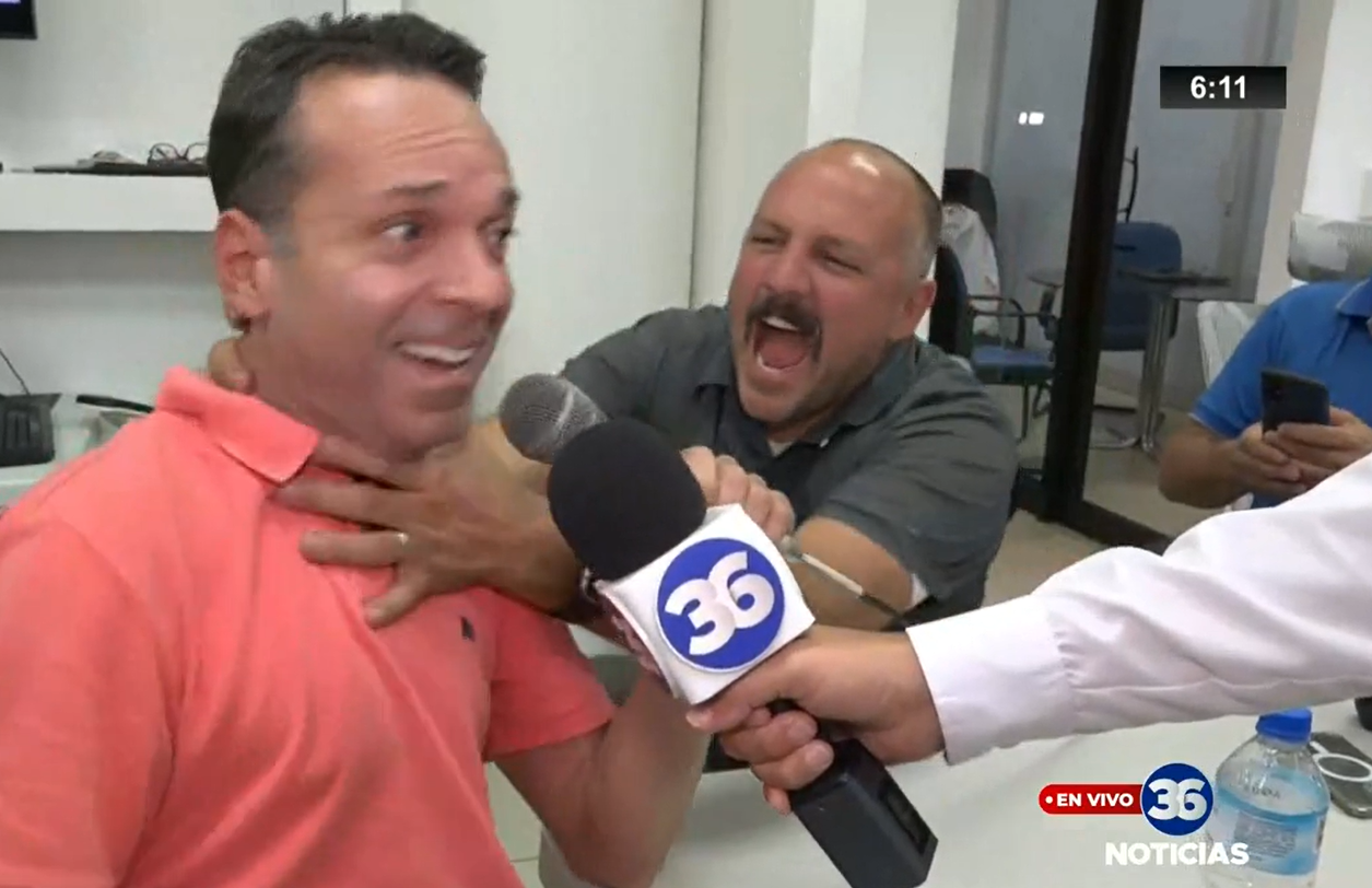 En Vivo. Desde las oficinas de Trivision 36 con la radio La Risa Se Pega