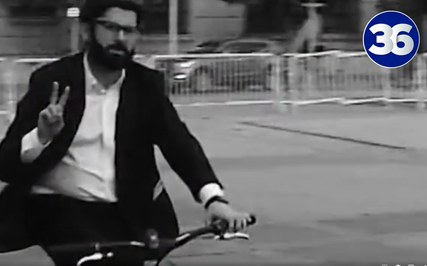 El Presidente de Chile, Gabriel Boric, elige viajar en bicicleta al Palacio de la Moneda