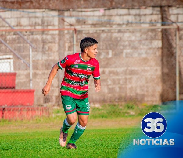Joven promesa del fútbol costarricense debuta en la Liga Nacional a los 15 años