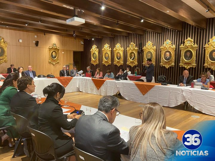 Diputados inician negociaciones para implementar jornadas laborales de 4 días en Costa Rica