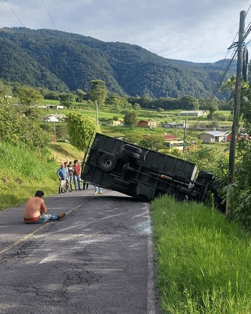 Accidente en La Pastora: 13 heridos tras vuelco de camión