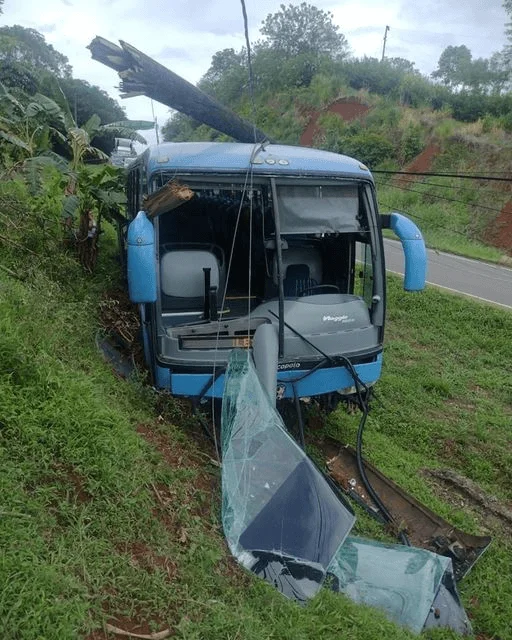 ¡Milagro en Pocosol! Autobús sin frenos deja a todos ilesos