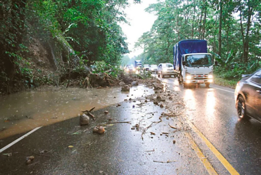 MOPT Crea Protocolo para Prevenir Deslizamientos en Carreteras