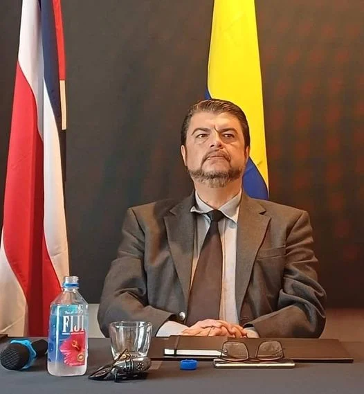 Ministro de Seguridad solicita careo con periodista por artículo sobre negociaciones con narcos