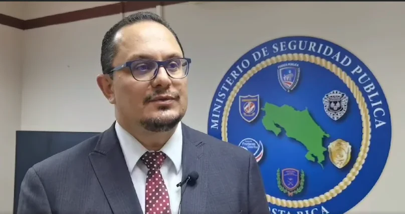Decomiso de Drogas y Armas en Tres Allanamientos