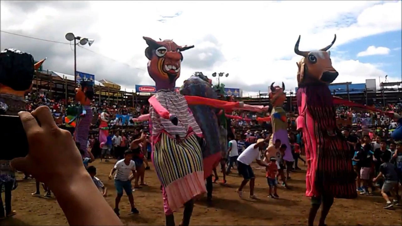 Santa Cruz Inicia Festividades: Celebración Cultural Centenaria