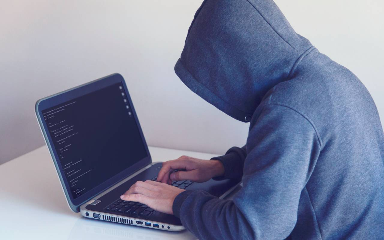 Debate sobre la Instalación de Computadoras en Centros Penales: Avance o Retroceso en Seguridad