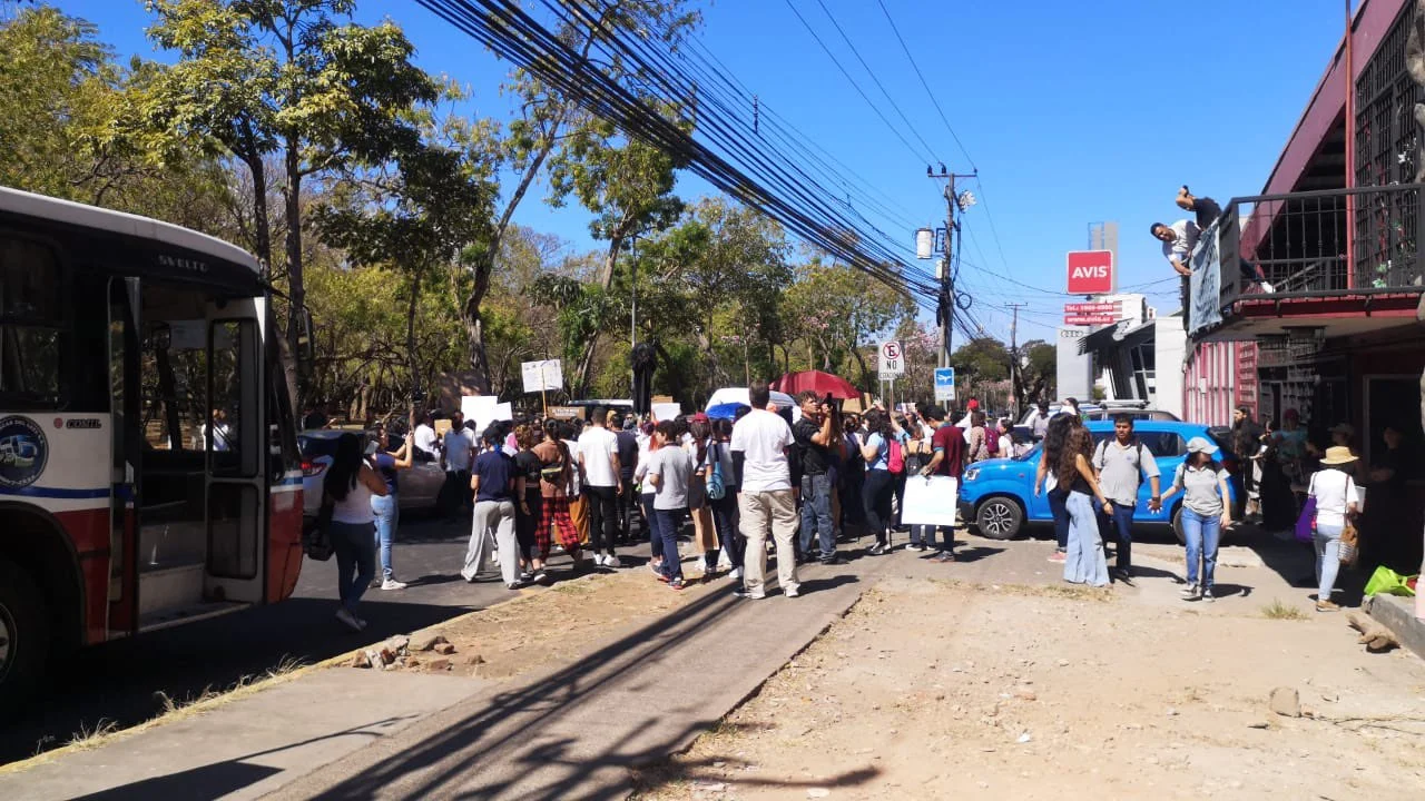 Manifestación por Venta del Teatro Castella