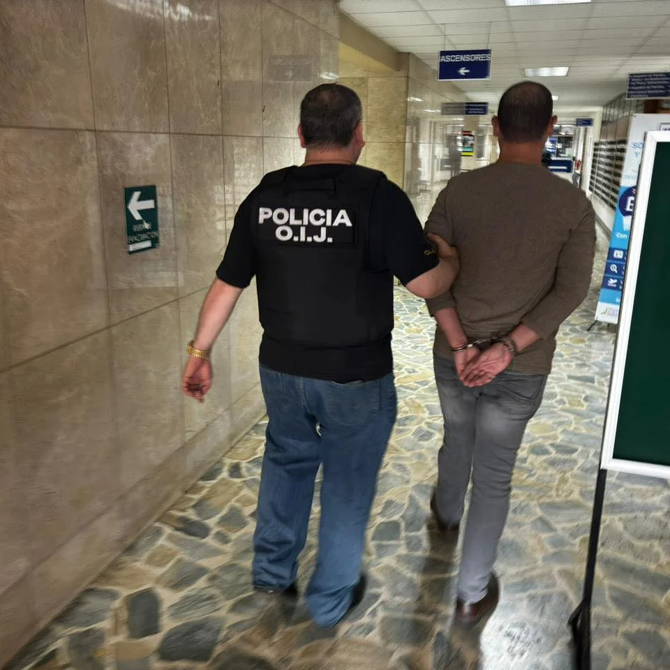 Detienen a 5 Funcionarios del PANI por Presunta  "Trata de Personas con Fines de Adopción Irregular"