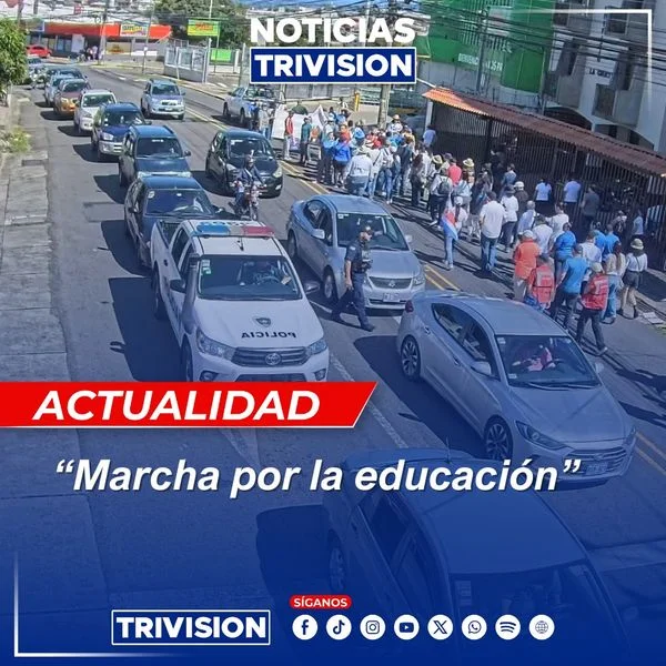 Marcha por la Educación avanza por Avenida Segunda hacia Plaza de la Democracia